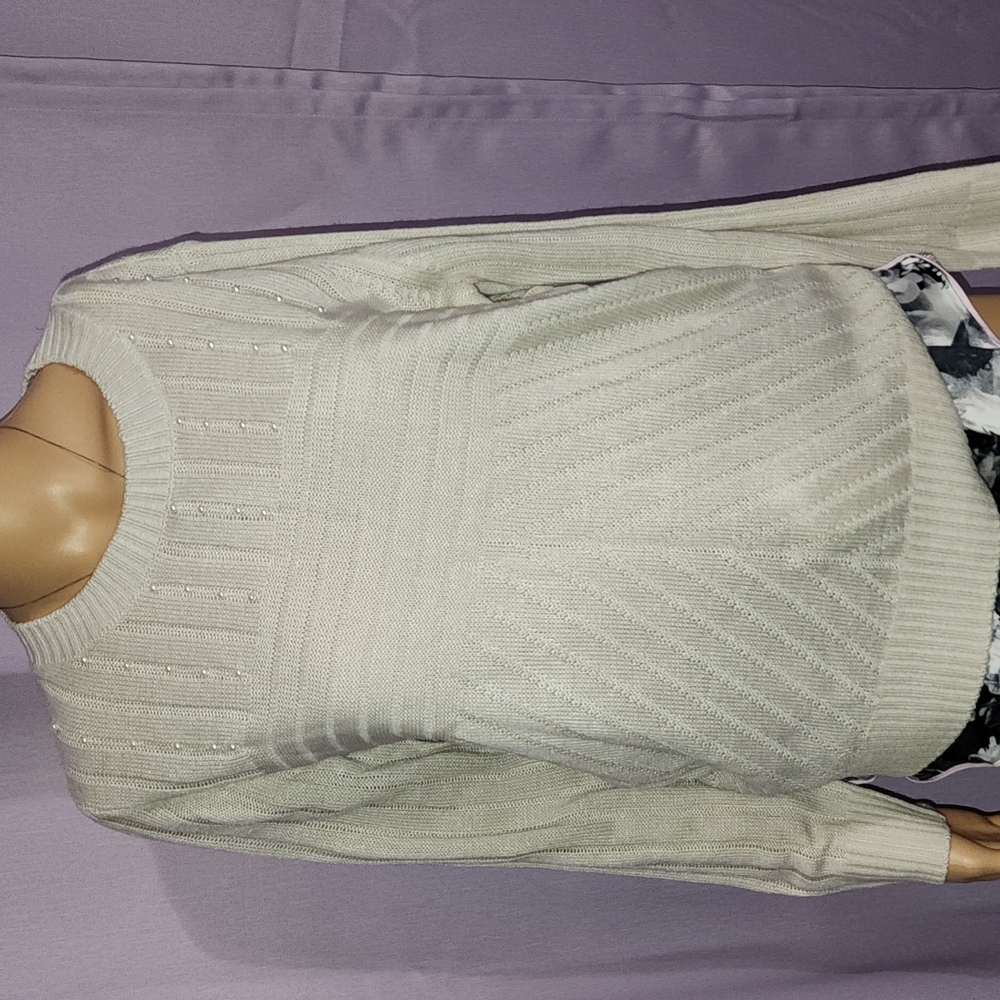 IVANKA TRUMP Ivory sweater